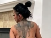 बड़े स्तन अरब में भावुक सेक्स का आनंद लेता है